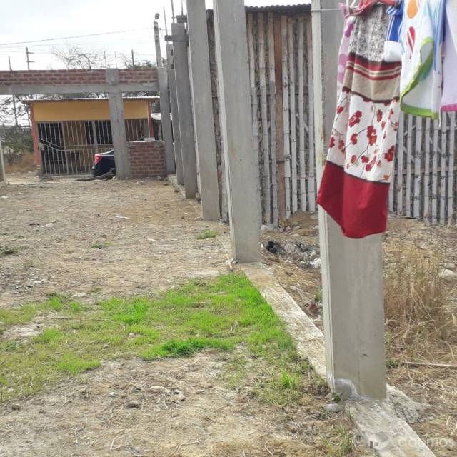 TERRENO CONSTRUIDO CON BASES PARA 2 PISOS Y AZOTEA