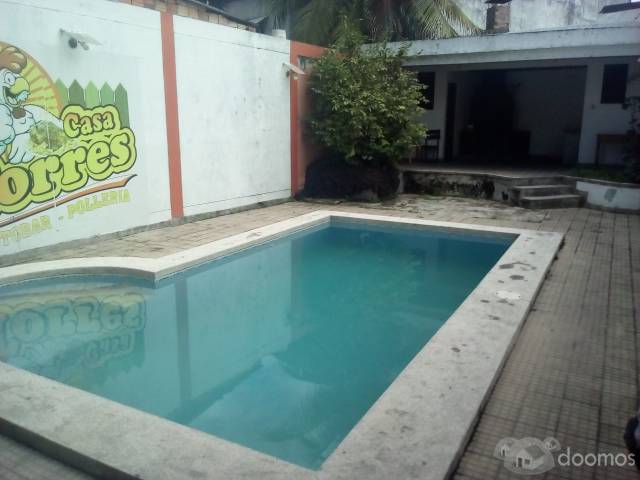 SE VENDE CASA CON PISCINA