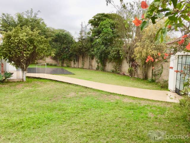 Se alquila casas amplias  con jardin en San Isidro y San Borja para infantiles y sociales